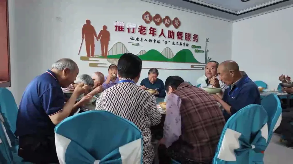 陕西渭南：舌尖暖桑榆 爱心助老情